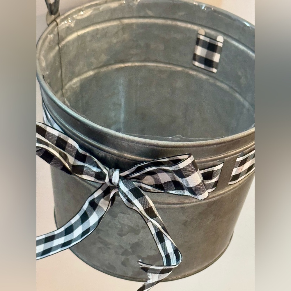 🔥Clearance- NWT Burton+Burton Metal Galvanized Bucket With Checkered Ribbon - Picture 5 of 12